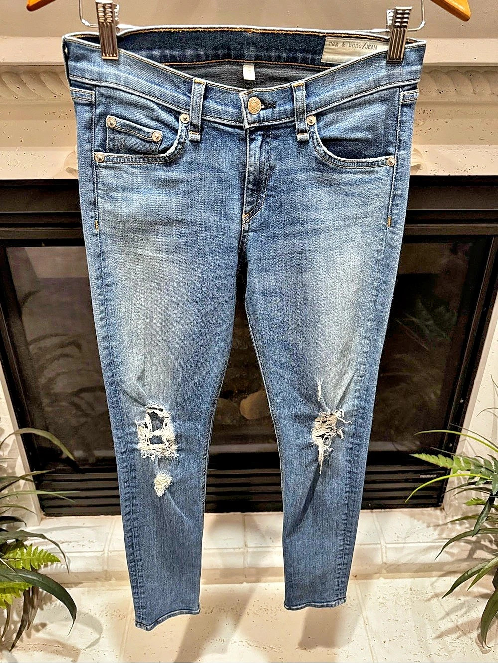 rag & bone capri Distressed Skinny Jeans Blue Waist 26